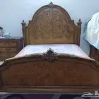 سرير كبير وتسريحة