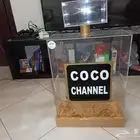 استاند عطور على شكل عطر كوكو تشانيل