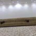 كنب مستعمل مع طاولة و الستاير