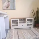 طاولة تلفزيون و رفوف وطاوبة مدخل