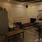 غرفة للايجار مفروشة الحمام والمطبخ مشترك الغرفه كبيره