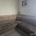 كنب تقريبا 5 في 6 محتاج تنظيف فيه كسر في كنبه واحده ب 200