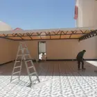 حداد ومظلات وسندويش بلن