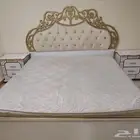 بيع غرفة نوم وشاشة وطاولة