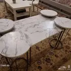 طاوله مع اربع طاولات خدمه