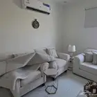 للبيع طقم كنب مع طاولات