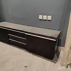 طاولة TV للبيع سوداء