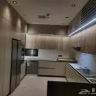 مطبخ خشب معا المنيوم غني   التعريف