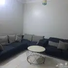 كنب نظيف السعر  700ريال مع الطاولات مجموعه والتحف