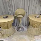 طاولتين خشب و كرسي
