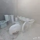 أبواب خشب مستعمله وأحواض مغسله وكراسي أفرنجي