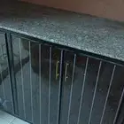 للبيع طاوله مطبخ ثلاث أبواب سليمه  فرن غاز شغال على الشرط