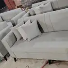 السعر 1100 طقم كنب جديد جاهز 5 قطع ل 11 شخص من يحتاجه يمكنه