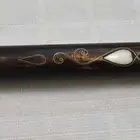 عصا عكاز مطعمة بالنحاس والصدف الطبيعي