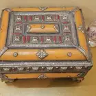 صندوق أثري من معجون الكهران