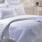 مفارش فندقيه ابيض مقلم و حشوه مايكروفايبر جمله و القطاعي