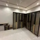 دولاب زاويه شبه الجديد مع التسريحه