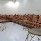 مجلس كنب للبيع 4 5 نظيف مع طاولات خدمه
