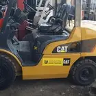 للبيع رافعة شوكية كاتربلر 2.5 طن