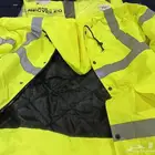 جاكيت ضد الماء