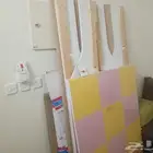 غرفه نوم شامله . ثلاجه . مكيف . بوتاجاز . 2سرير اطفال .شاشه