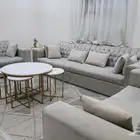 كنب مع طاولة