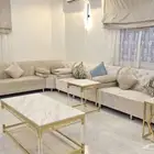 كنب مع الطاولات والستاير للبيع1400وقابل لتفاوض