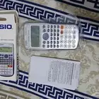 الة حاسبة كاسيو بصندوقها و كيسها و دفتر المعلومات حقها
