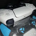 يدين كنترول بلايستيشن 5 جديدة