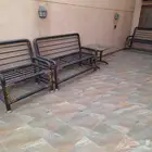 طقم جلسه خارجية. كراسي وطاولة ذات وزن ثقيل. مصبوغ وداخل فرن