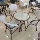 كراسي وطاولات خارجيه وداخليه