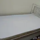 مرتبة نفر ونص بحالة ممتازة تم شرائها من اسبوعين فقط