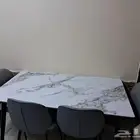 طاولة طعام