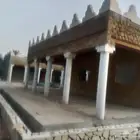 نعمل في بناء الطين