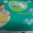 حفاضات مقاس واحد وملابس هديه لاى محتاج