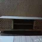 طاوله تلفاز ما تغير عليها الا اللون السعر 35 ريال