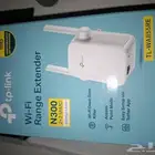 هذا موسع نطاق واي فاي TP-Link TL-WA855RE N300. يعزز تغطي