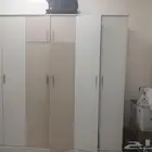 غرفة نوم نفرين ومكيف شباك وغساله عاديه للملابس