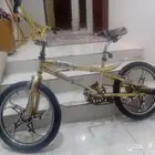 دراجه شبه جديده..أسمها الدراجه الذهبيه ولونها ذهبي