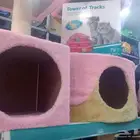 مستلزمات القطط والطيور