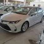 متوفر تويوتا كورولا نص فل لون ابيض  رمادي موديل 2025