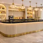 كاونتر أنيق برخام أسود وإضاءة مخفية