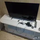 شاشه 32 مع ريسيفر وطالولة خشب