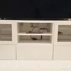 طاولة تلفزيون ايكيا بحالة ممتازة