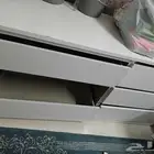 طاوله سفرة ودولاب كما موضحين في الصورة لوجهه لله