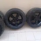 جنوط لند روفر اصليه جديده للبيع مقاس 18مصبوغ اسود عليه كفرات