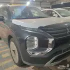 ميتسوبيشي اوتلاندر نص فل بانورما 7راكب موديل 2025
