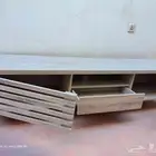 خزانة تلفزيون بحالة ممتازة للبيع