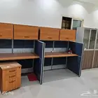 مكاتب وطاولات للبيع وصندوق سلفرات