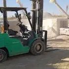 رافعات شوكيه بجميع احجامها للايجار اليومي والشهري